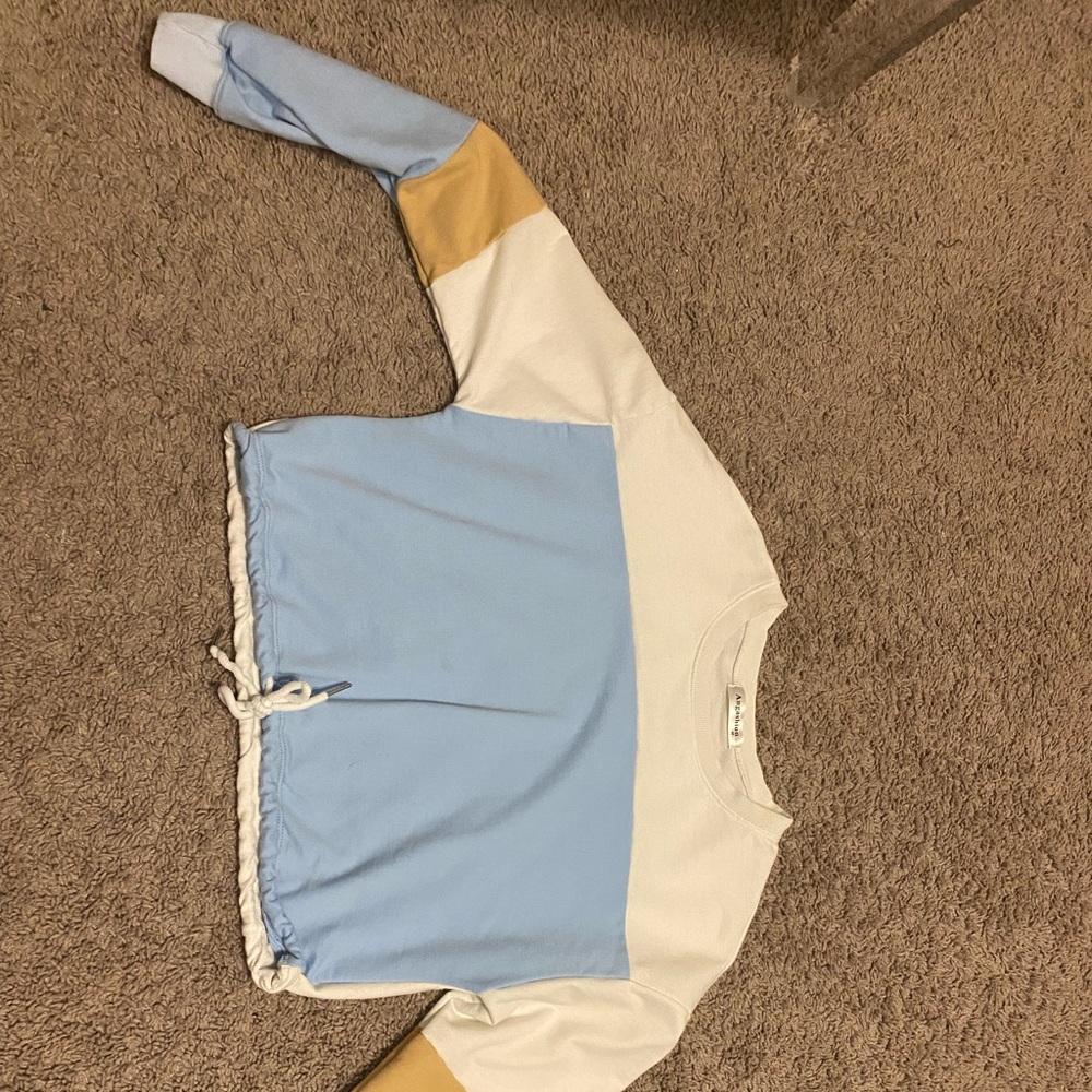 size medium cropped top
